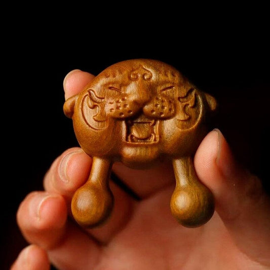 Ansiktsmassageverktyg i trä