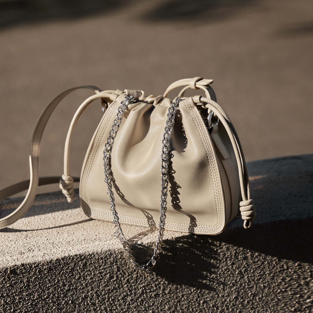 Chain Strap Drawstring Leather Bucket Bag-2