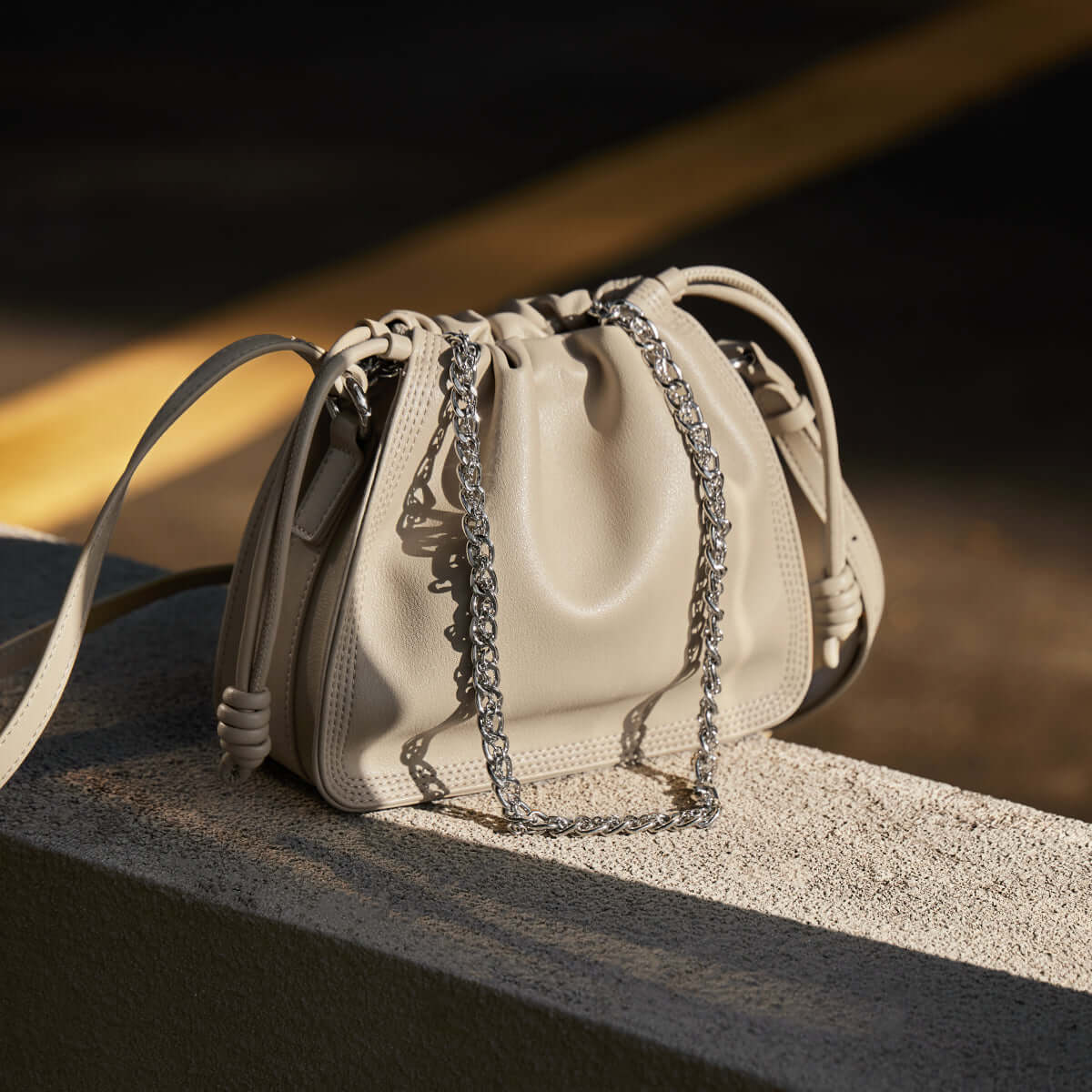 Chain Strap Drawstring Leather Bucket Bag-3