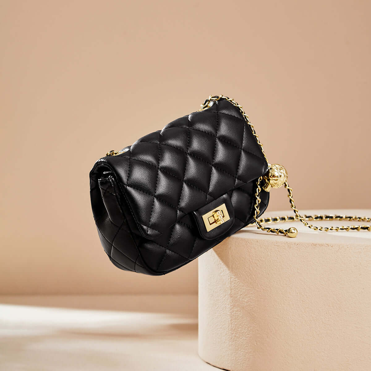 Chic Black Diamond Quilted Chain Leather Bag-3