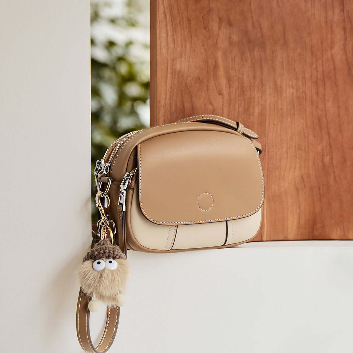 Cutesy Compact Leather Shoulder Bag-2