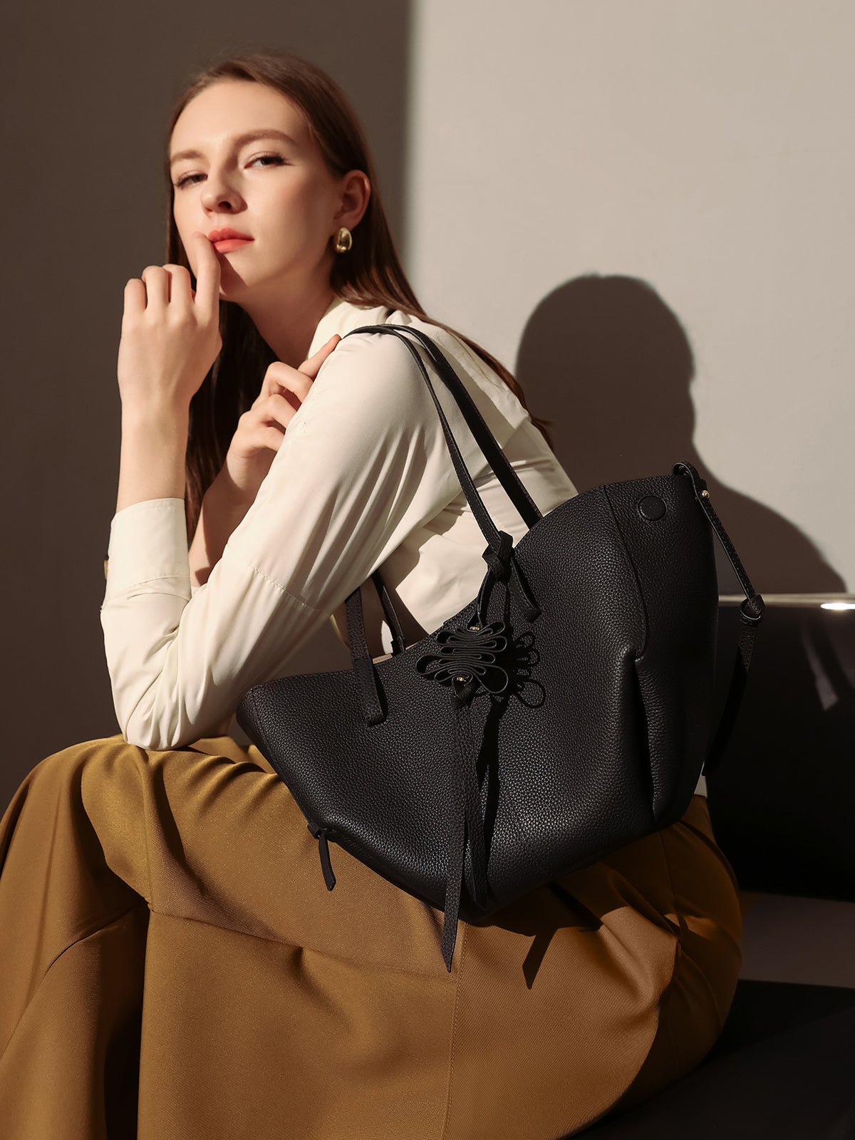 Esmeralda Everyday Trapezoid Tote Bag-0