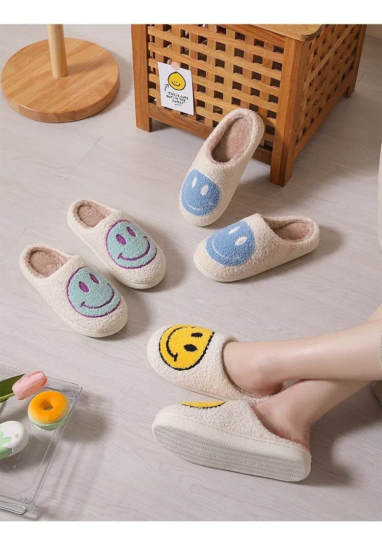 HappySlippers – Fluffiga Inneskor med Smiley & Halkfri Sula