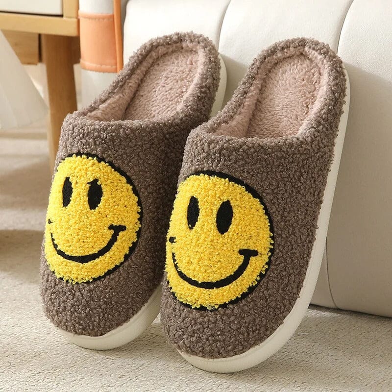 HappySlippers – Fluffiga Inneskor med Smiley & Halkfri Sula