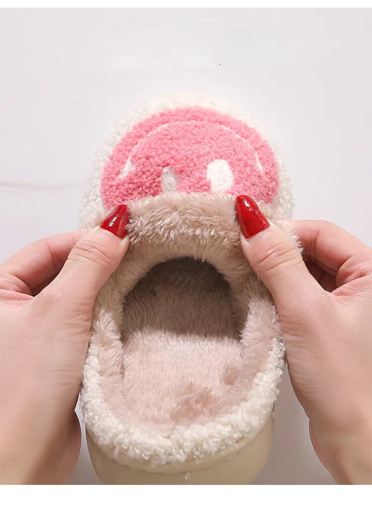 HappySlippers – Fluffiga Inneskor med Smiley & Halkfri Sula