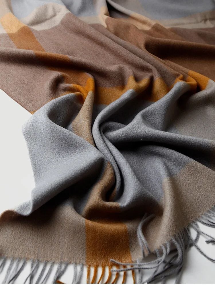 Lyxig Lammullsfilt med Fransar – Perfekt för Hem, Resor & Mysiga Stunder