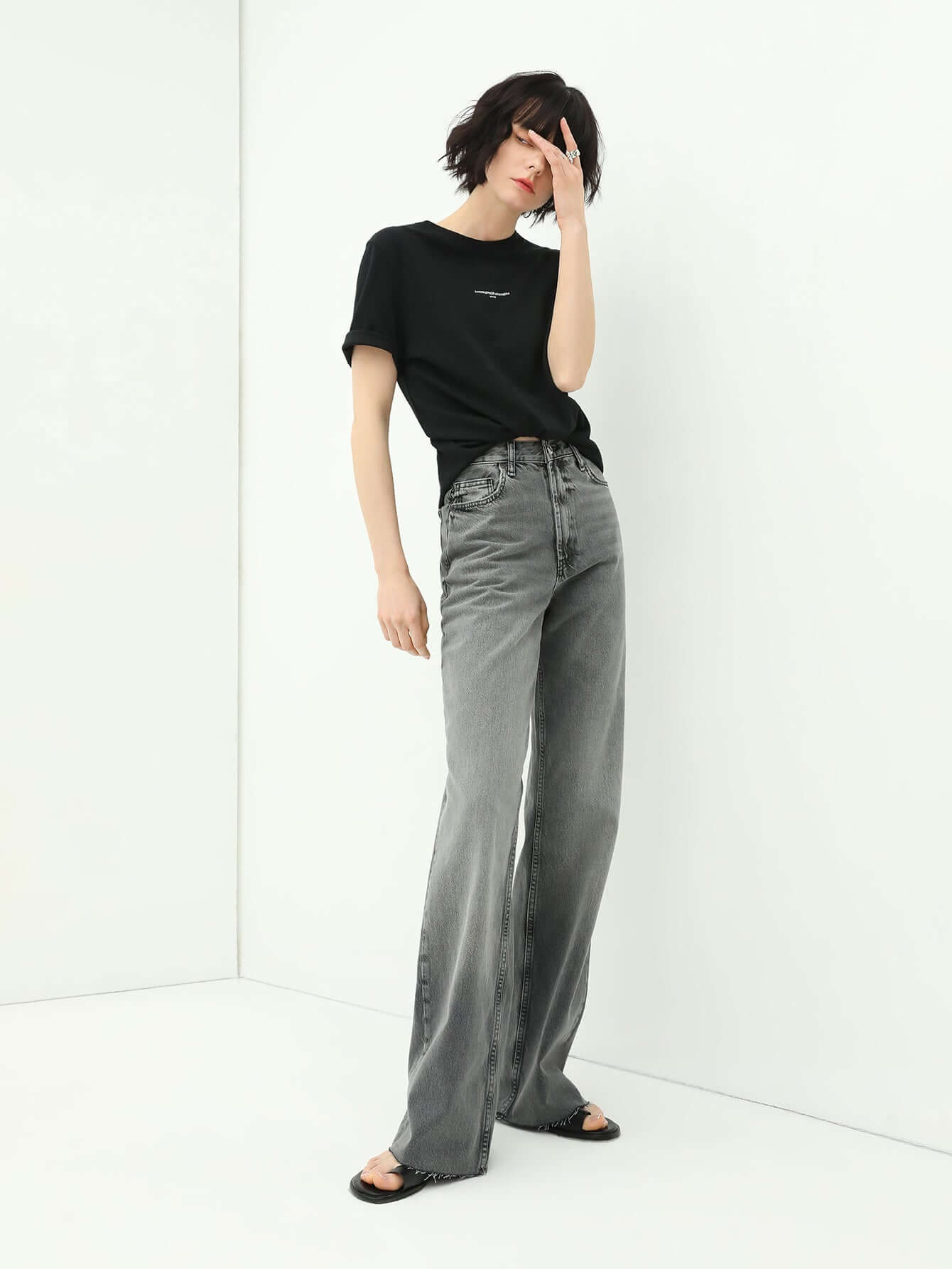 Minimalist Letter Print Crew Neck Short-Sleeve Tee-0