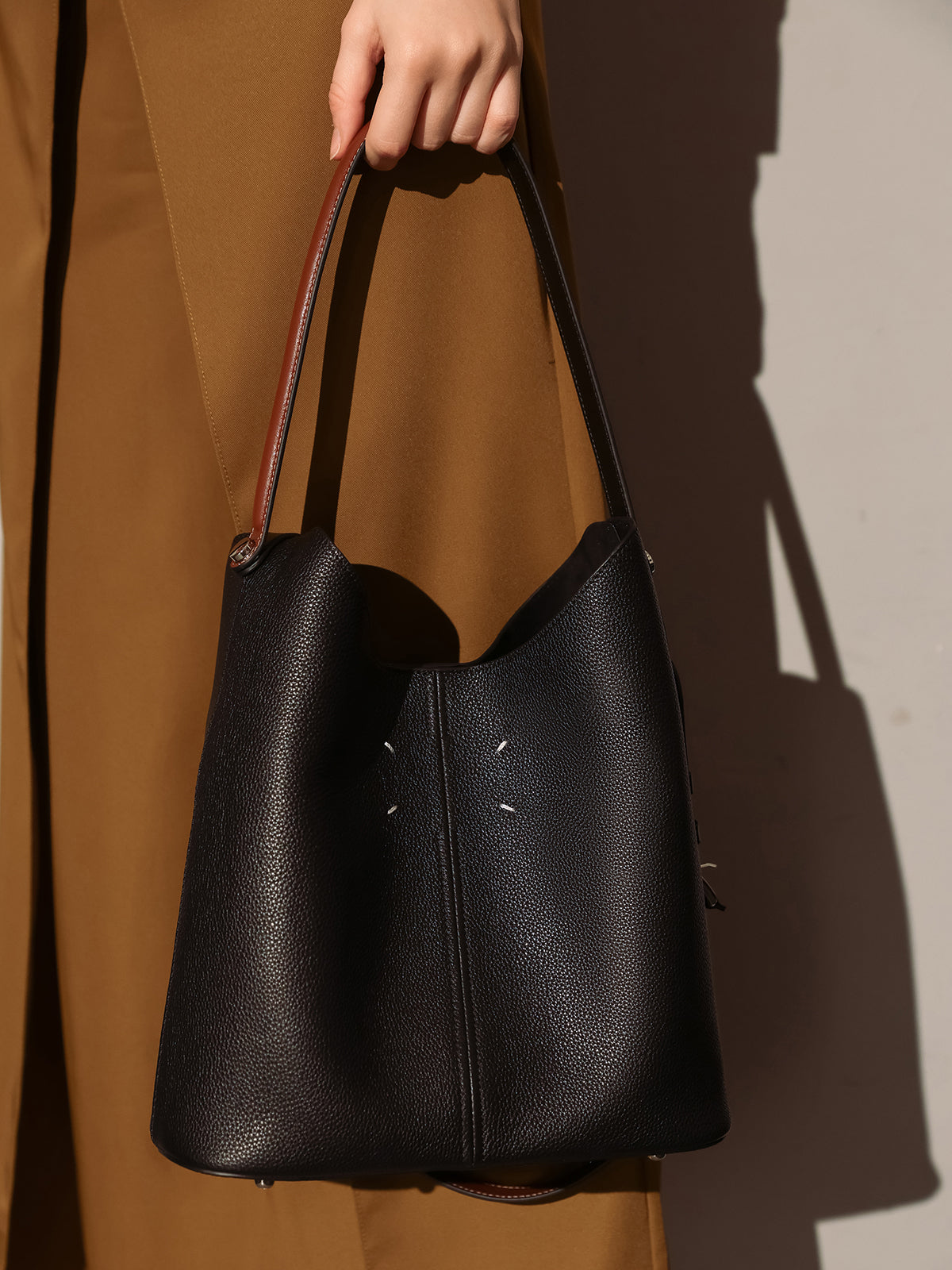 Minimalistic Spring Hobo Bucket Bag-0