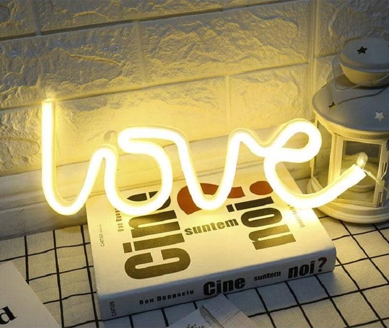Love Neonlampa – Skapa en Magisk och Romantisk Atmosfär